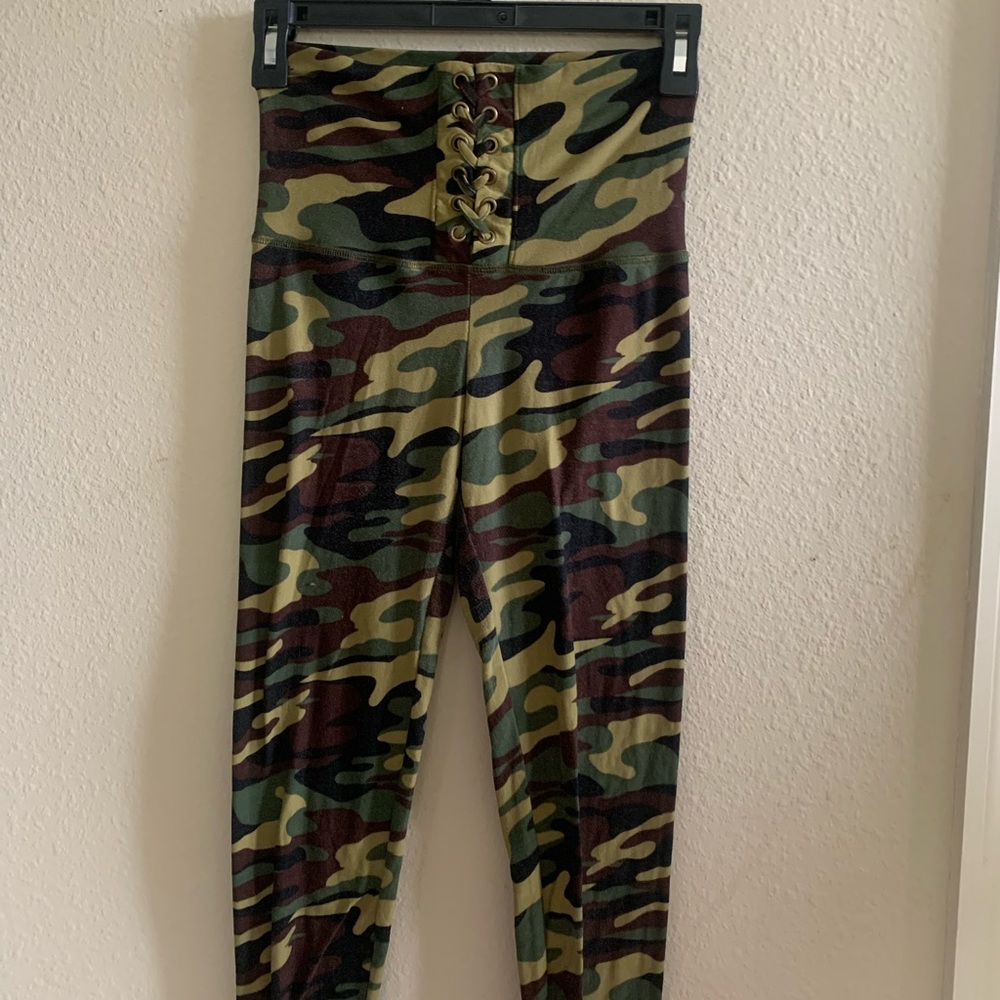 Derek Heart high waisted buttery soft camo leggings lace up front